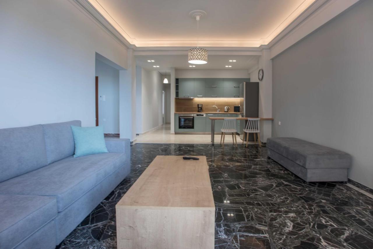 Spacious Close To Port-sites W/view 2