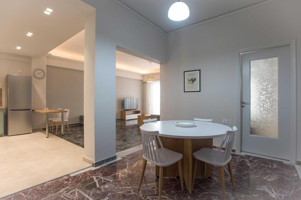 Spacious Close To Port-sites W/view 2 Appartement