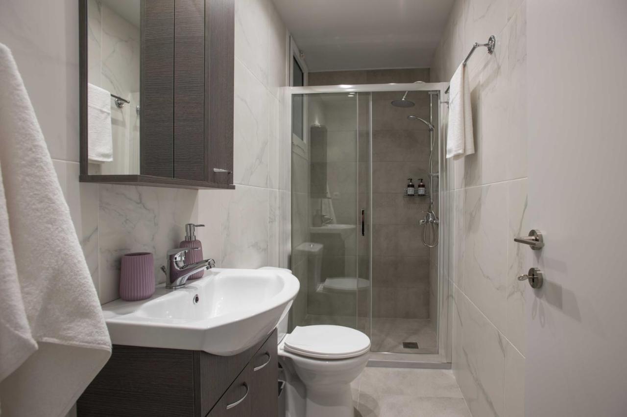 Spacious Close To Port-sites W/view 2